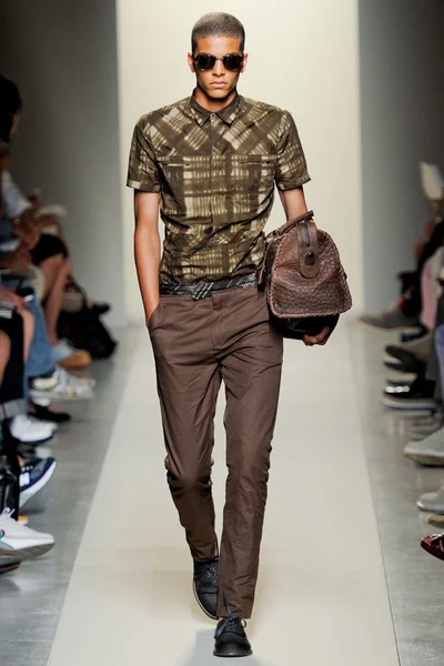 Look 12